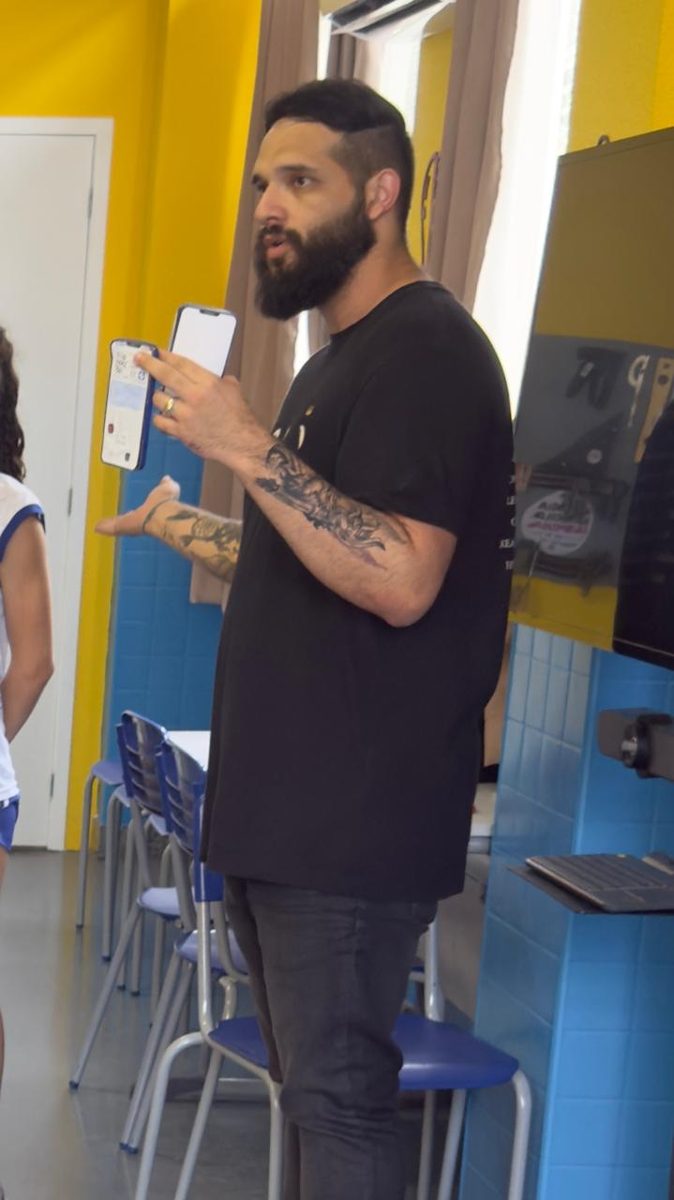 Aluno em pé, antes do acompanhamento